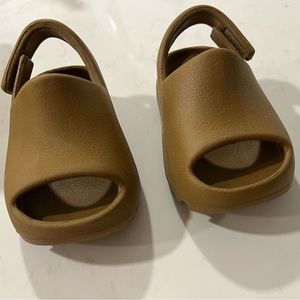 Authentic Yeezy slides for infants, never worn before. Perfect condition.